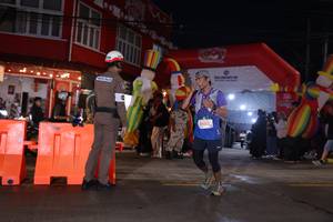 BIB: 5682
                            <button type="button" onclick="openModal(26221383)" class="btn btn-primary btn-sm float-right btn-popup" data-toggle="modal" data-target=".modal-high-quality">
                        <i class="fas fa-shopping-cart"></i> Add to Cart
                    </button>
                                            <button type="button" onclick="isThisMe(26221383, true)" class="btn btn-success btn-sm float-right btn-popup btn-isme hidden" data-toggle="tooltip" data-placement="bottom" title="นี่คือรูปของคุณใช่ไหม คลิกที่นี่เพื่อเอาเข้าอัลบั้ม">
                        <i class="fas fa-plus"></i> Add to album
                    </button>
                    <button type="button" onclick="isThisMe(26221383, false)" class="btn btn-warning btn-sm float-right btn-popup btn-isnotme hidden">
                        <i class="fas fa-ban"></i> Remove from album
                    </button>